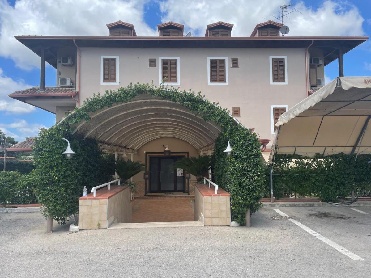Ninfa Hotel คัวเลียโน ภายนอก รูปภาพ